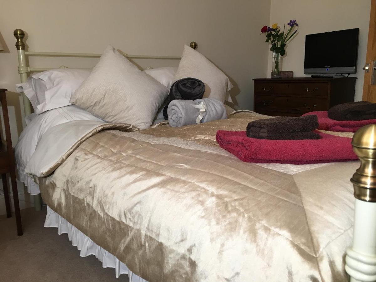 5 Charlton Mill Way B&B Chichester Dış mekan fotoğraf
