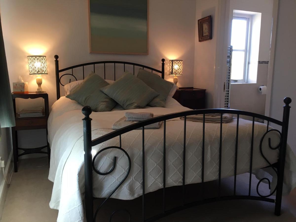 5 Charlton Mill Way B&B Chichester Dış mekan fotoğraf