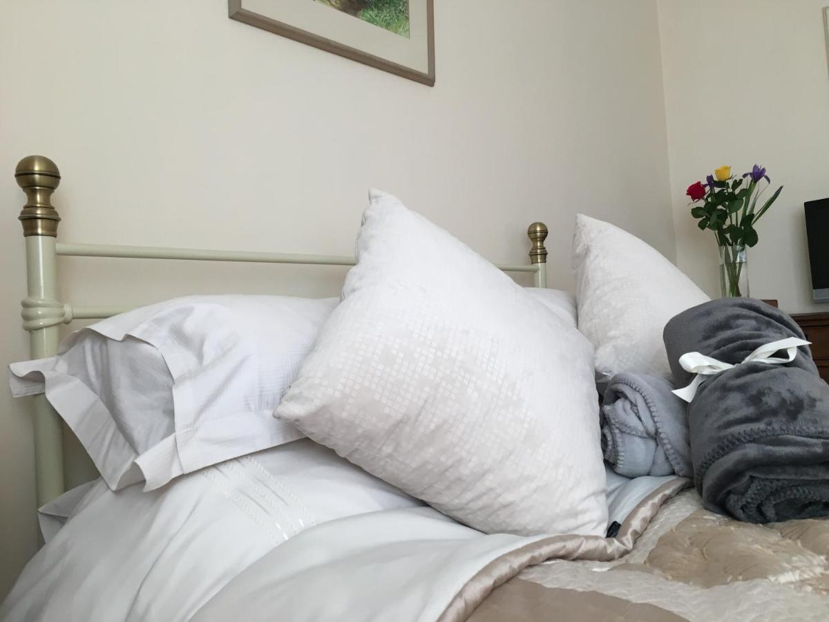 5 Charlton Mill Way B&B Chichester Oda fotoğraf