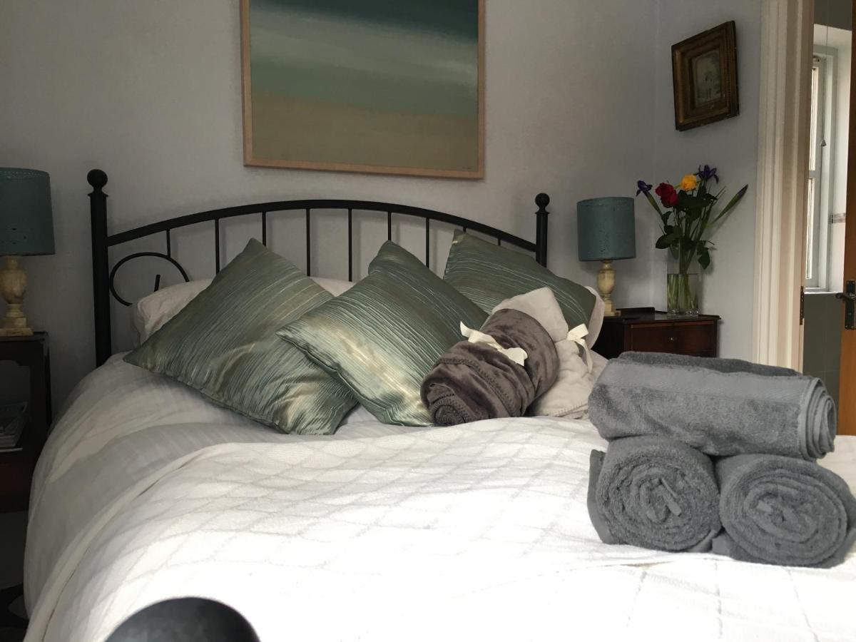 5 Charlton Mill Way B&B Chichester Oda fotoğraf