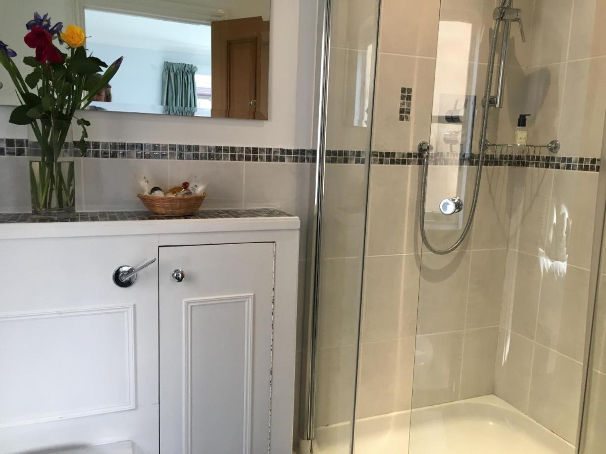 5 Charlton Mill Way B&B Chichester Oda fotoğraf