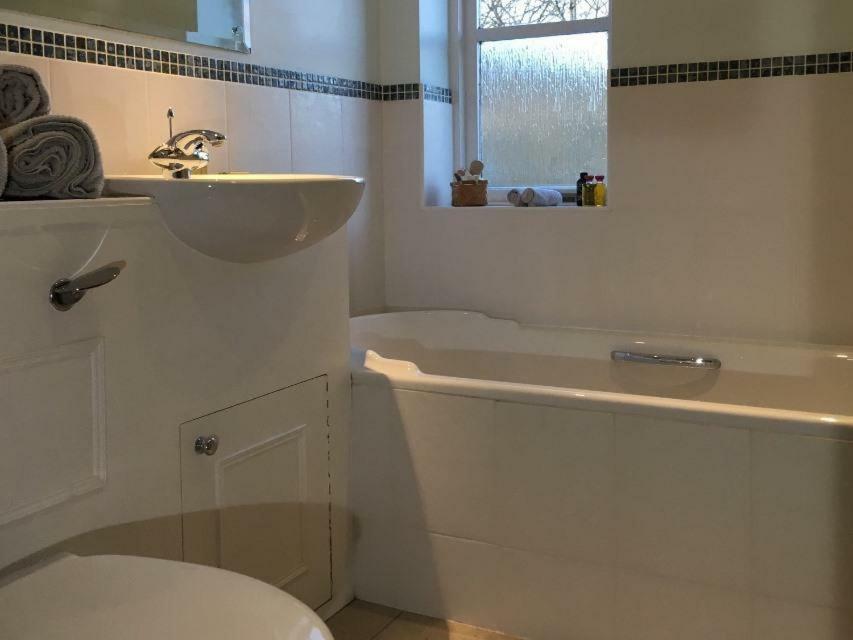 5 Charlton Mill Way B&B Chichester Dış mekan fotoğraf
